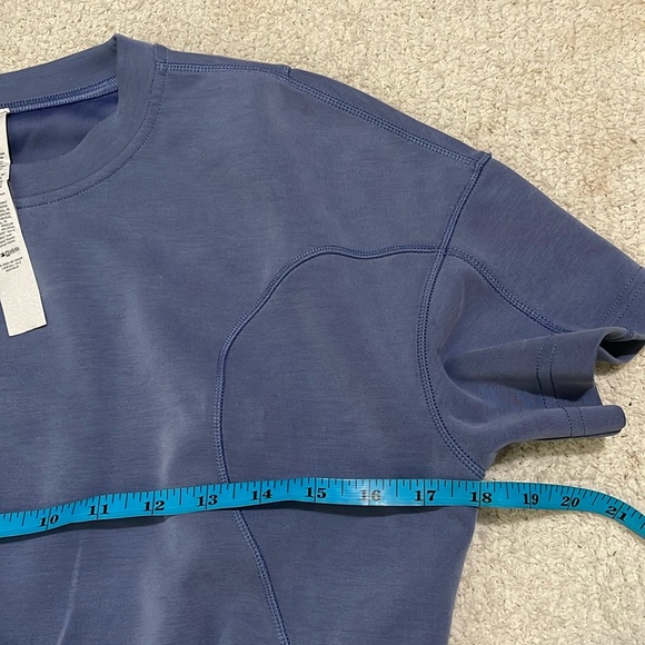 Lululemon - Cropped Top- 4 - Picture 4 of 6